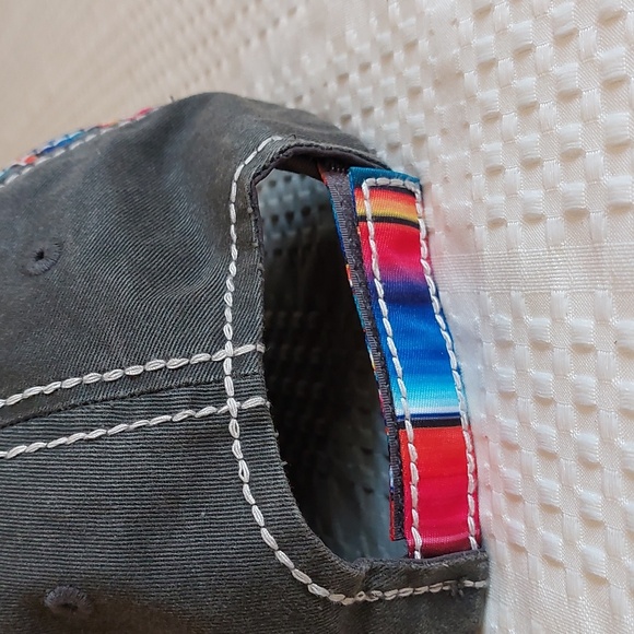 Unique cap - Picture 4 of 4